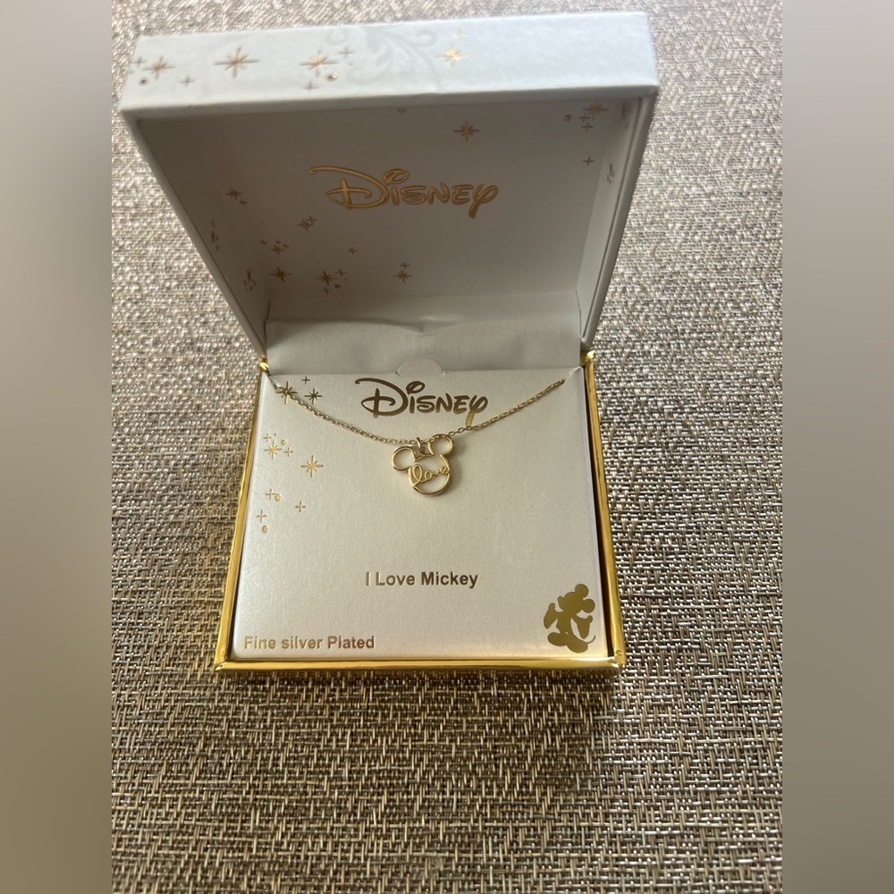 New! ‎ Disney necklace